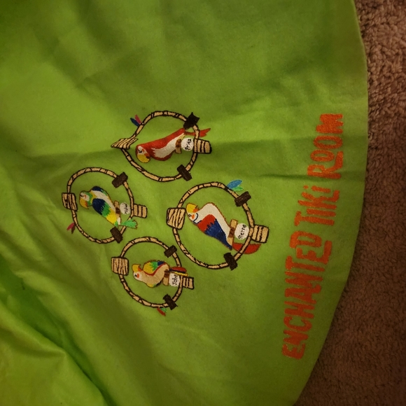 Tiki room skirt - Picture 3 of 3